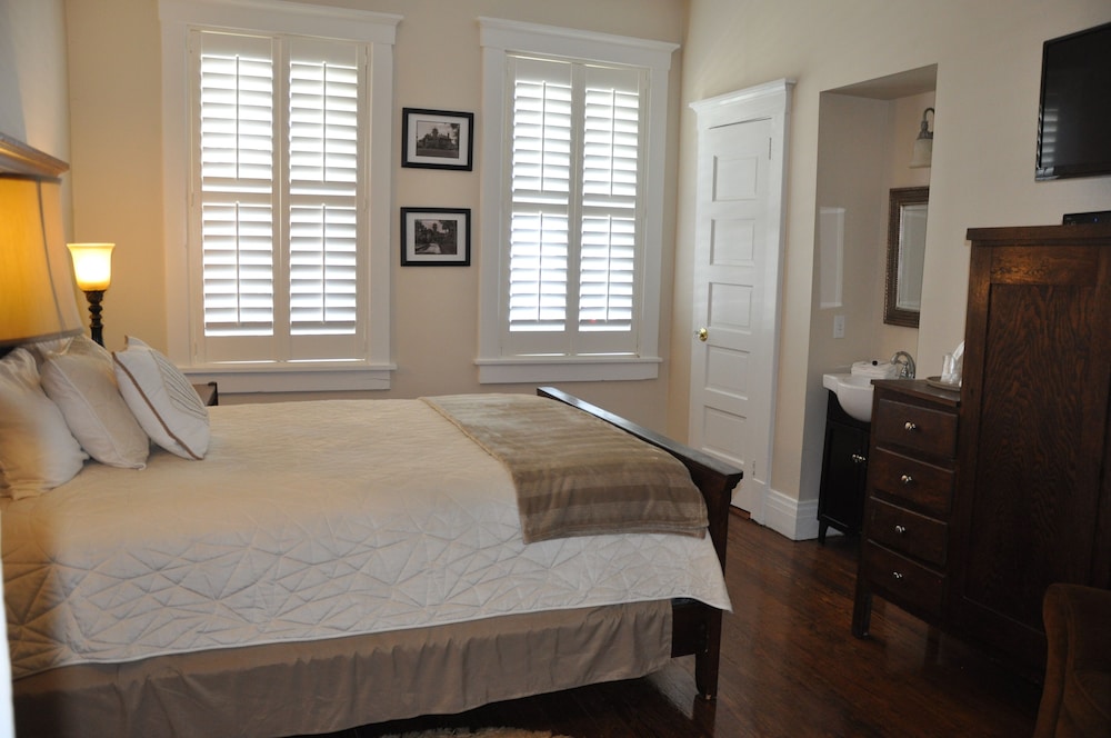 Room, 1 Queen Bed, Veranda View photo 1