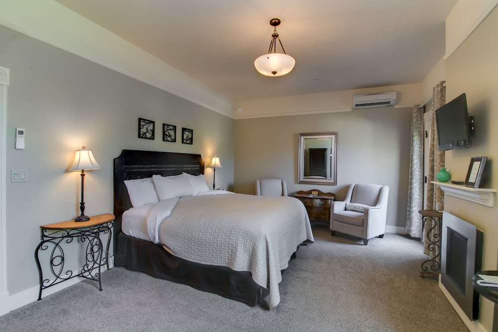 Double Room, 1 King Bed (Sunset)
