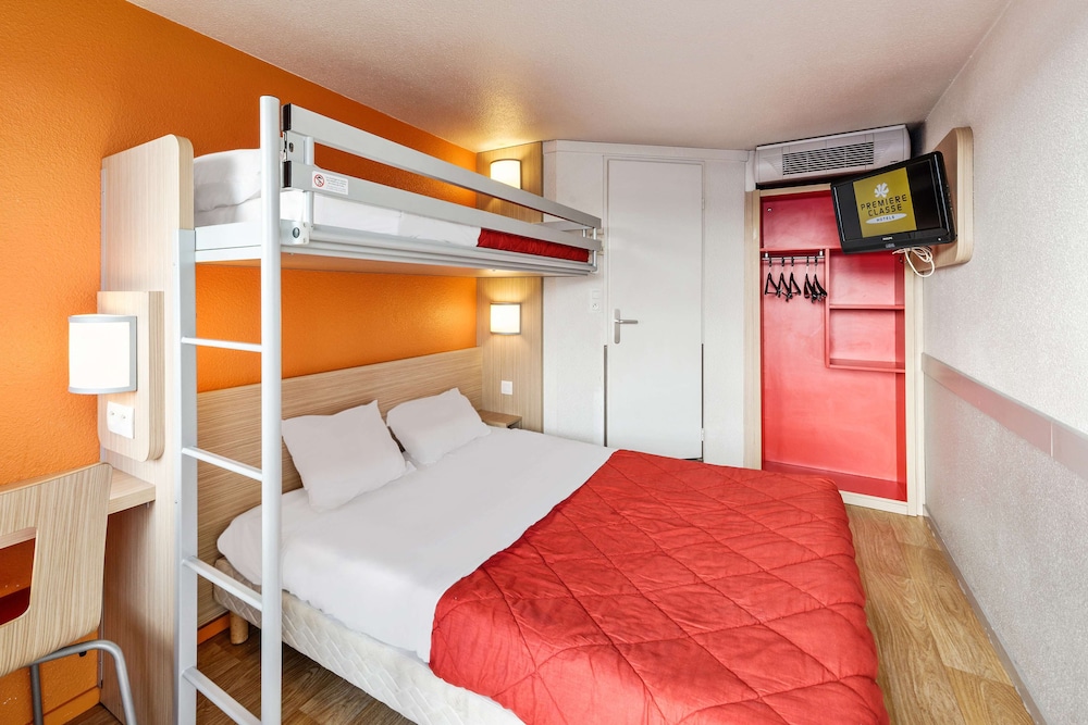 Standard Room, Multiple Beds (1 Double and 1 Single bed) - Photo 2