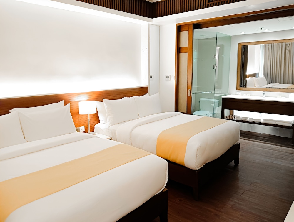 Premier Quadruple Room - Photo 1
