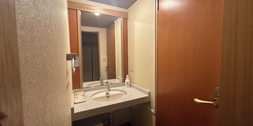 Family Room, Shared Bathroom, Sea Facing photo 2