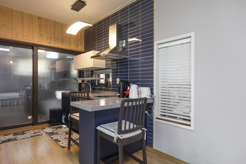 Basic Studio, 1 Queen Bed, Sea View (private whirlpool, 103) - Photo 6