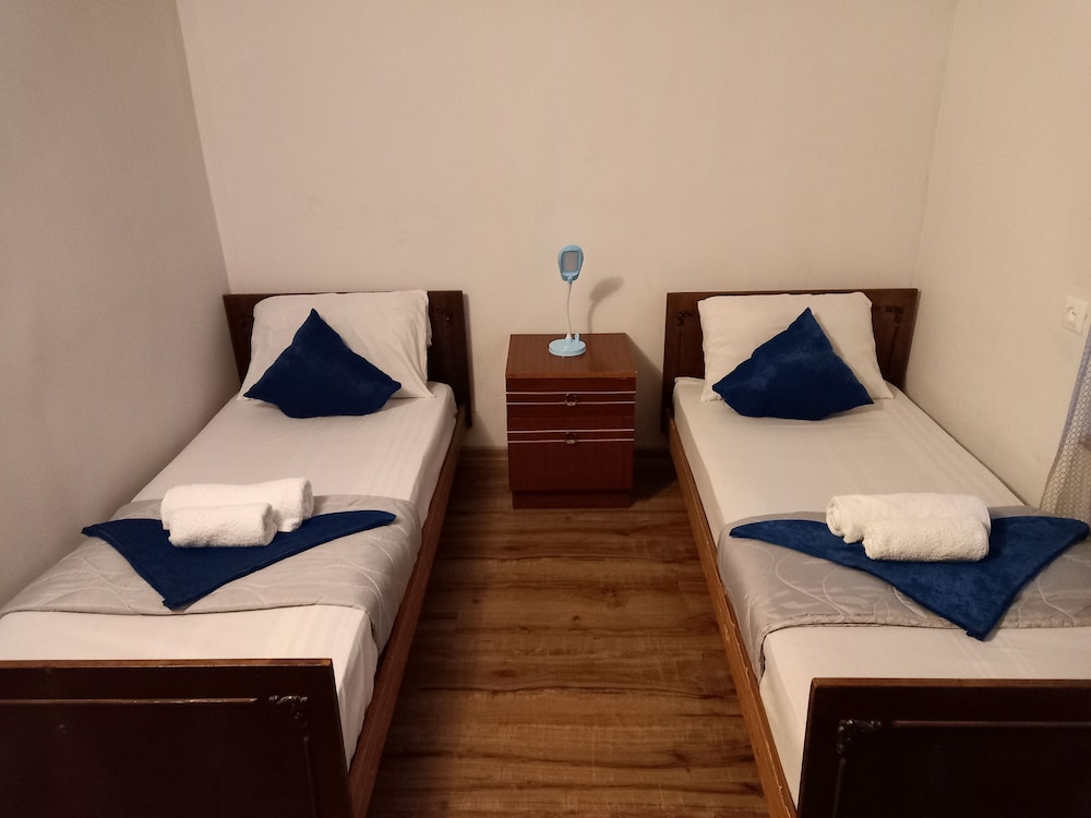 Classic Double or Twin Room, Private Bathroom photo 3