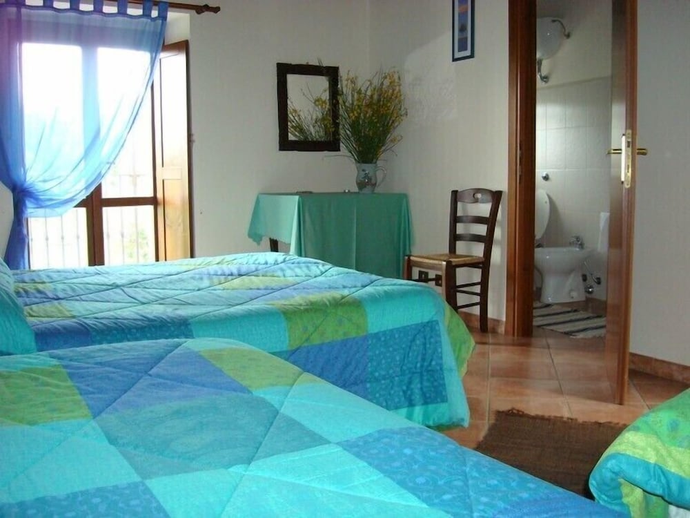 Basic Double Room photo 3
