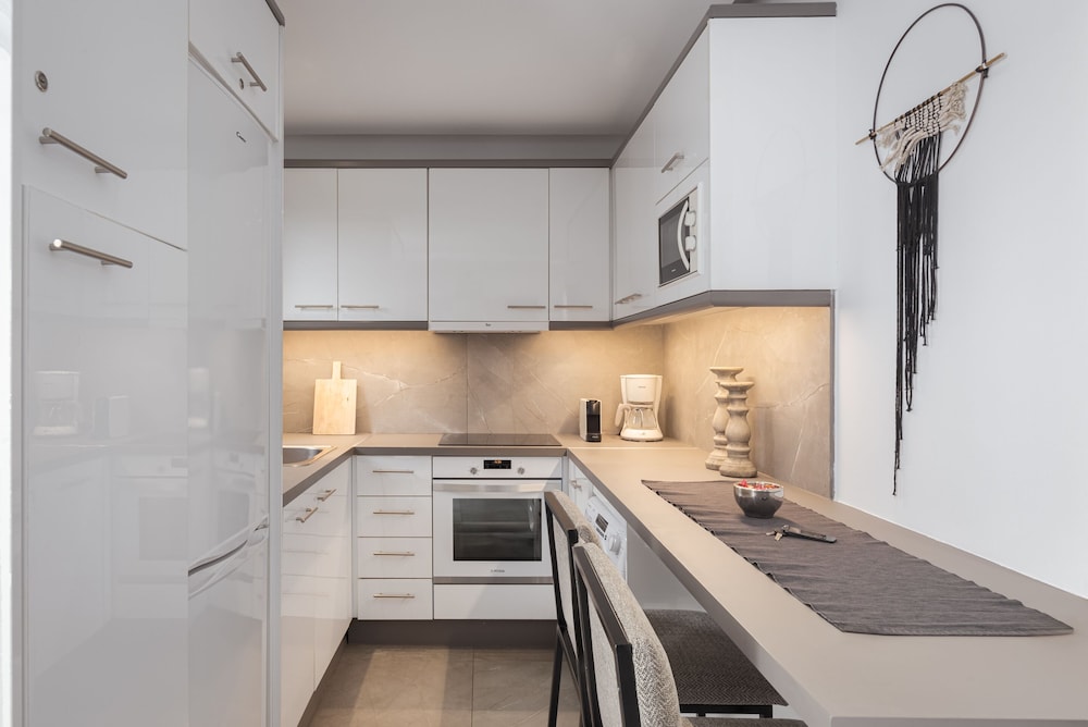 Acropolis Stylish Condo photo 2