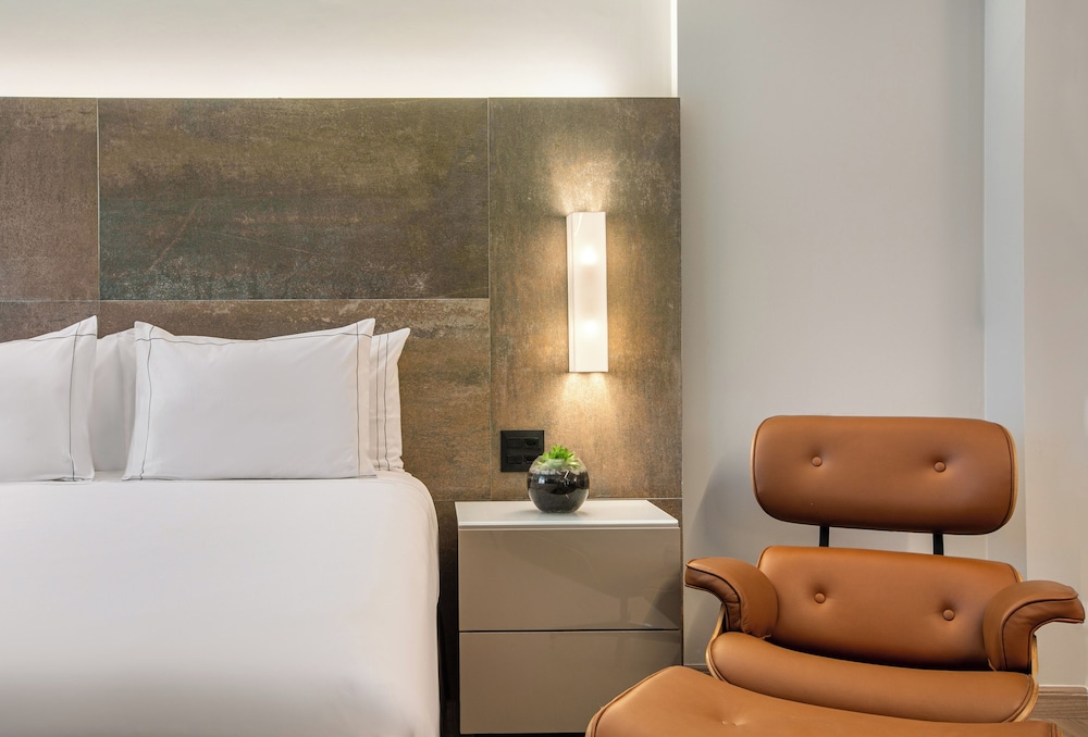 Premium Room (Queen Bed, Grand Premium with terrace) photo 2