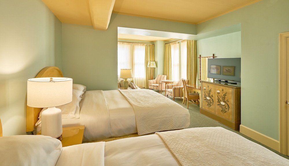 Deluxe Room, 2 Queen Beds photo 2