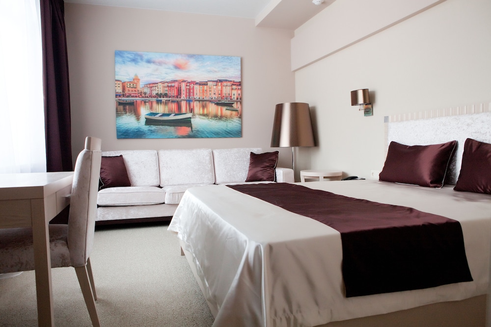 Corner Room photo 1