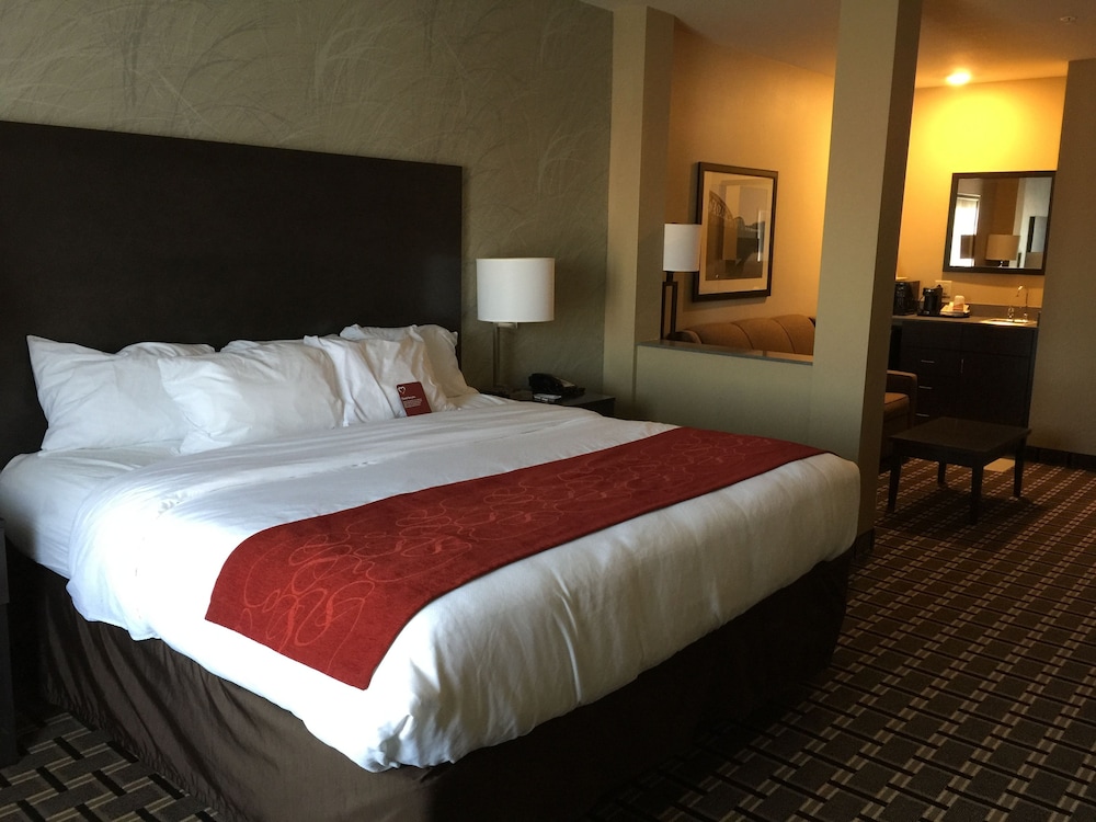 Suite, 1 King Bed with Sofa bed, Non Smoking, Bathtub photo 2