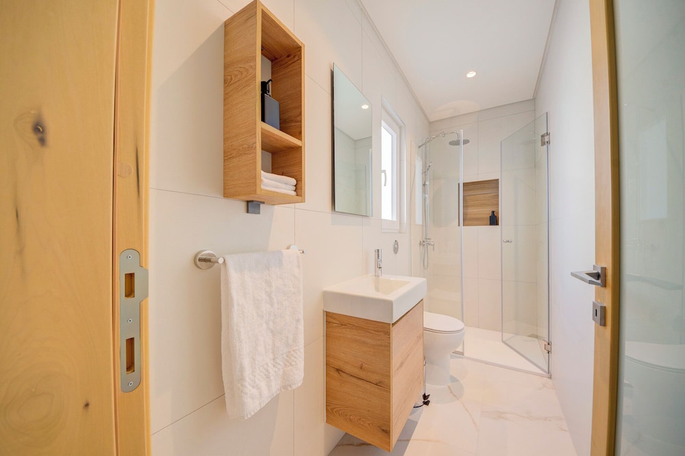 Executive Suite, Hot Tub photo 3