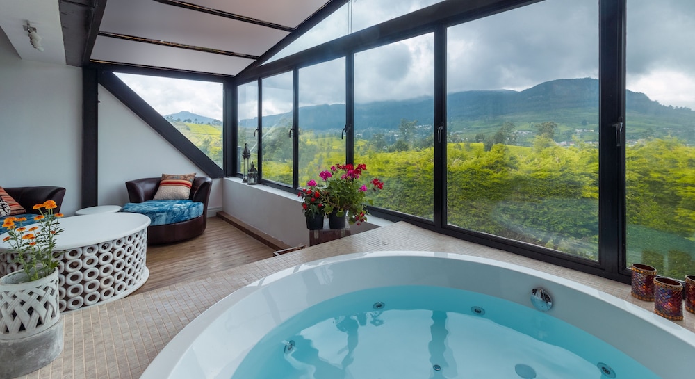 Executive Suite, 1 Bedroom, Hot Tub, Mountain View photo 1
