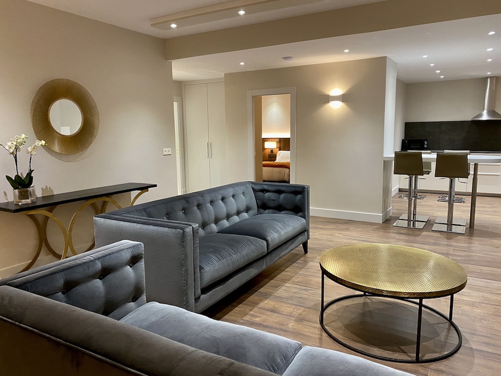 Deluxe Family Suite
