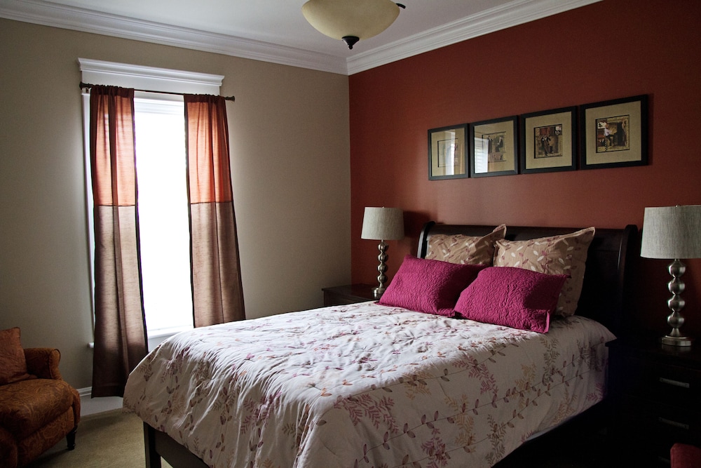 Room, 1 Queen Bed (Harvest Moon)