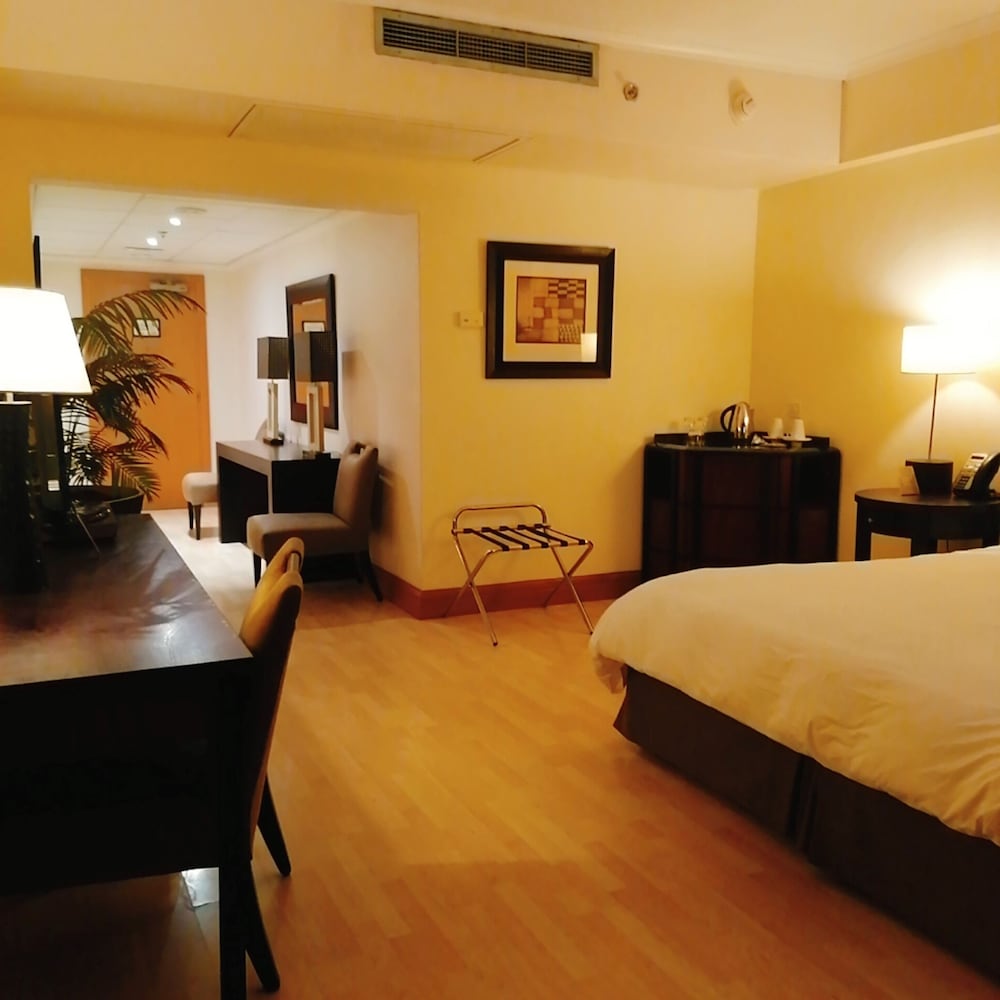 Superior Room, 1 King Bed, City View - Photo 2
