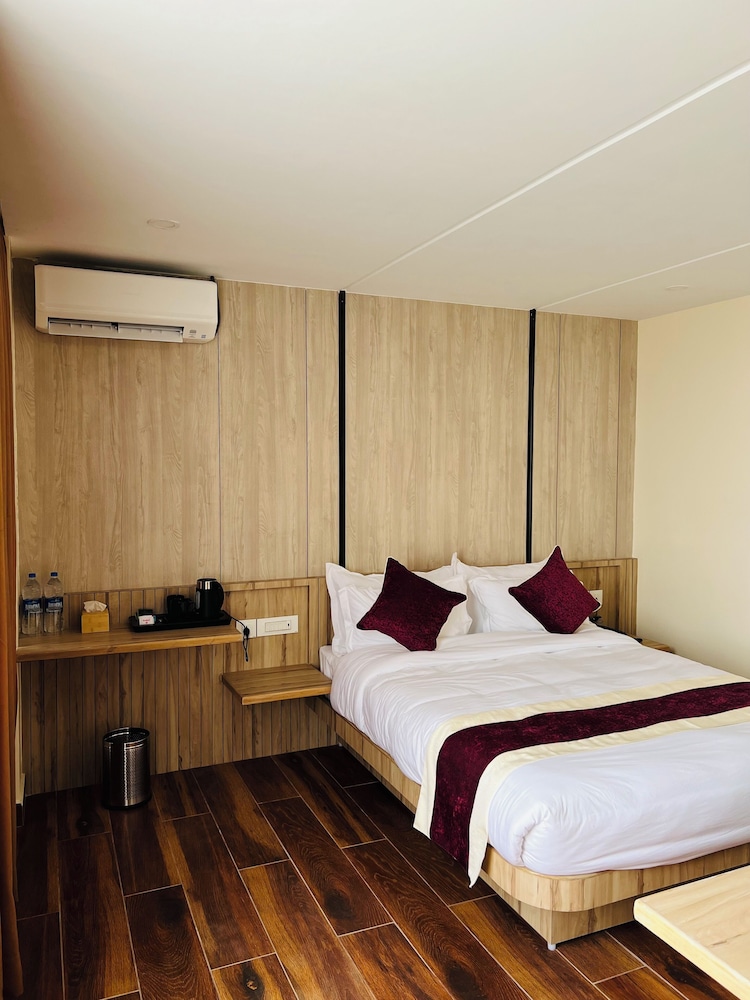 Deluxe Double Room - Photo 1