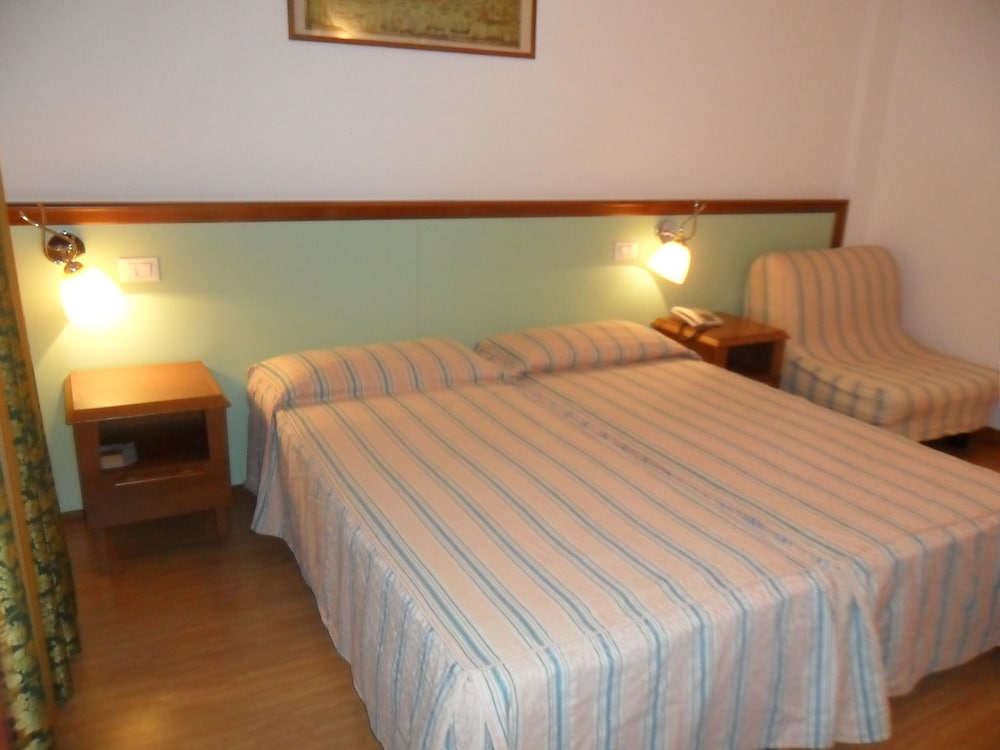Double Room - Photo 4