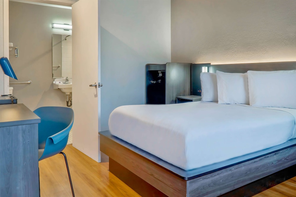 Deluxe Room, 1 Double Bed, Non Smoking photo 2