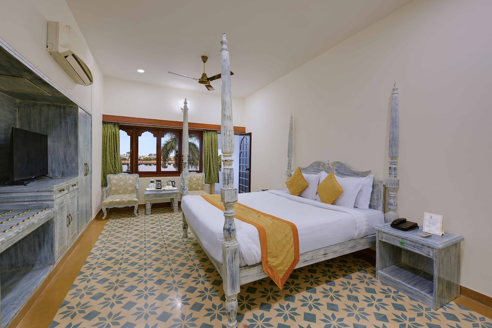 Luxury Lake View rooms with Balcony photo 2