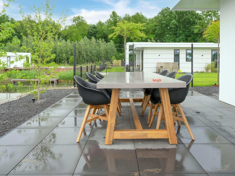 Villa photo 2