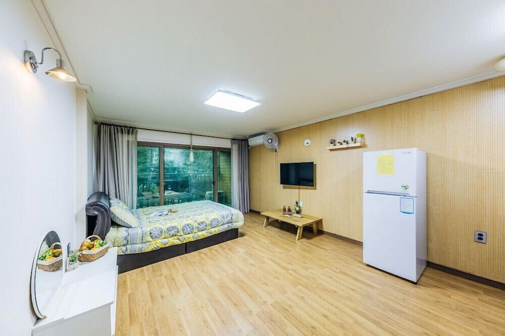 Room (202) photo 1