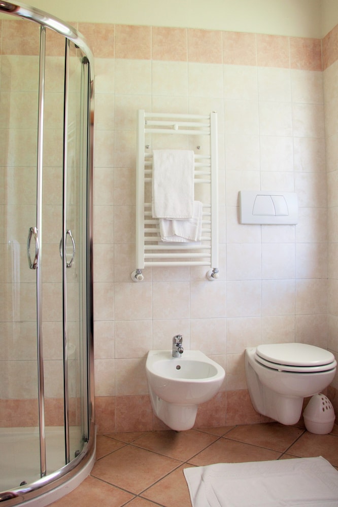 Double Room - Photo 7