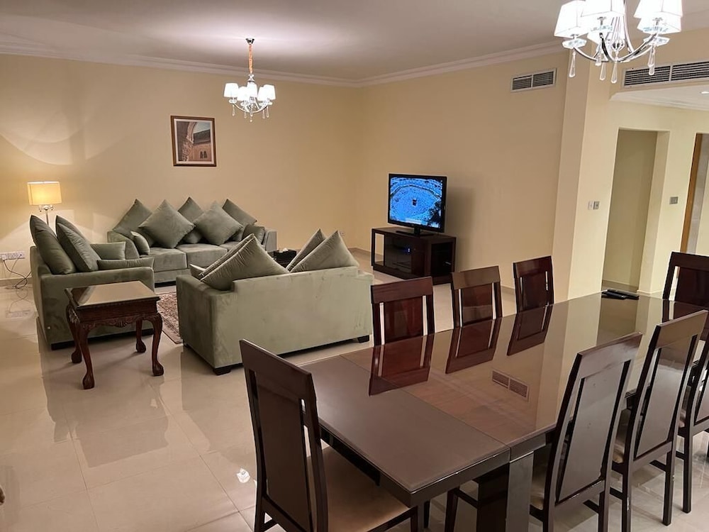 5 Bedrooms Villa photo 1