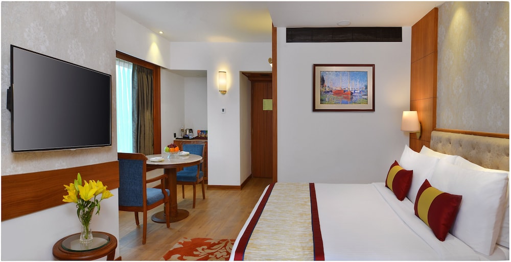 Deluxe Room, 1 Queen Bed, City View (Fortune Club Room) - Photo 1