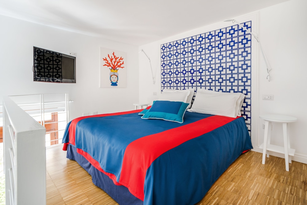 Junior Suite, 1 Queen Bed, Sea View