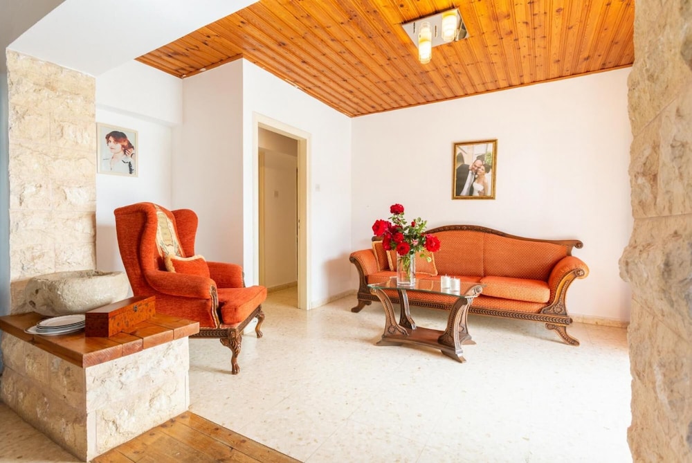 Villa photo 1