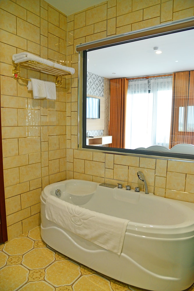 Suite - Photo 10