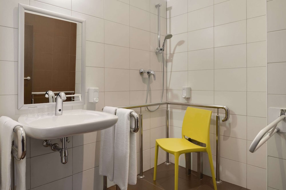 Room, 2 Twin Beds, Accessible - Photo 7
