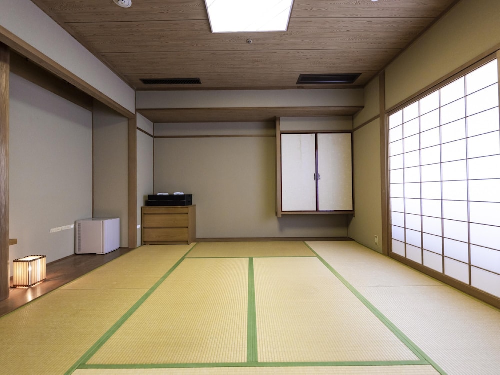 Traditional Room, Non Smoking - Photo 1
