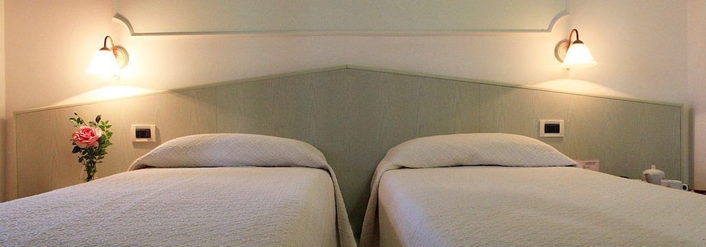 Double or Twin Room photo 2