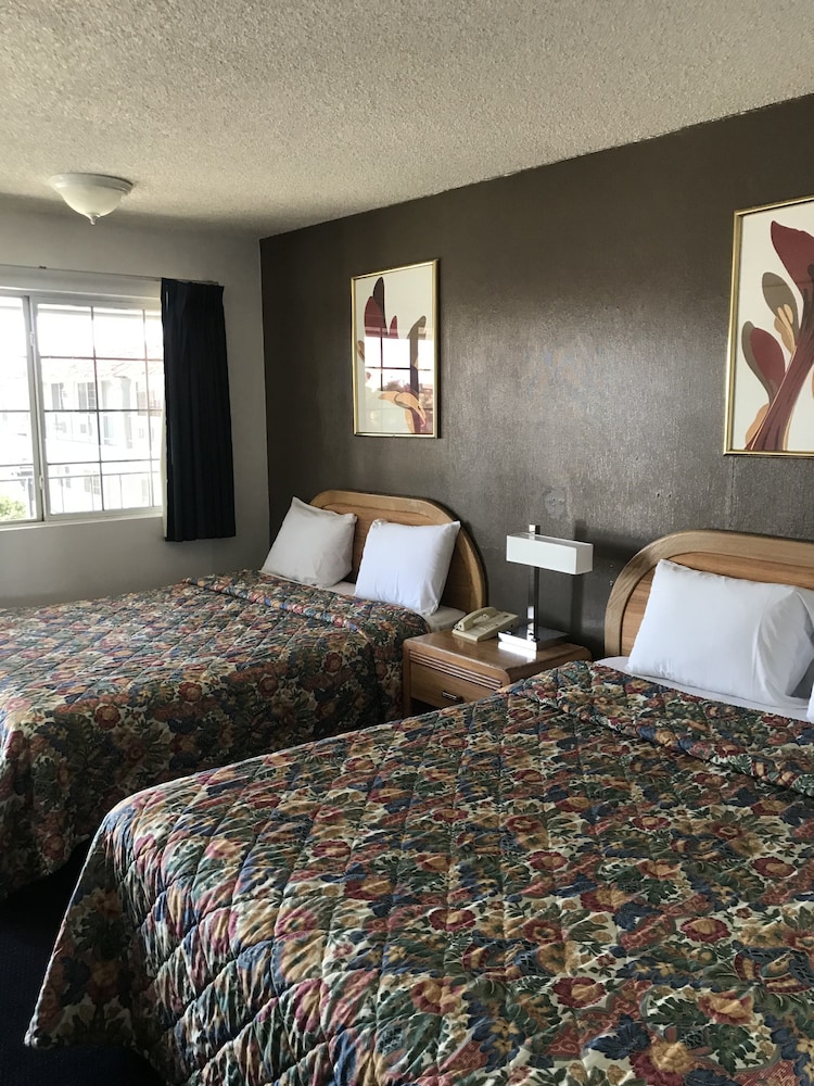 Executive Double Room Single Use, 2 Queen Beds, Courtyard View, Courtyard Area photo 3