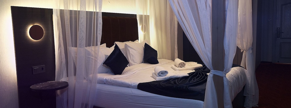 Deluxe Room - Photo 10