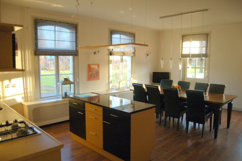 Basic Apartment, 5 Bedrooms, Non Smoking, 2 Bathrooms photo 3