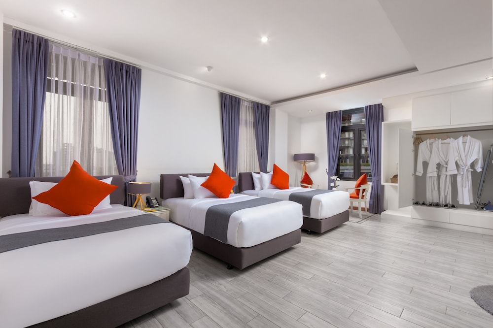 Cocoon Suite Triple With Balcony