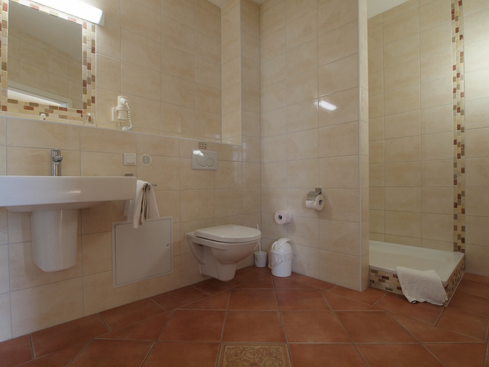 Double Room - Photo 11