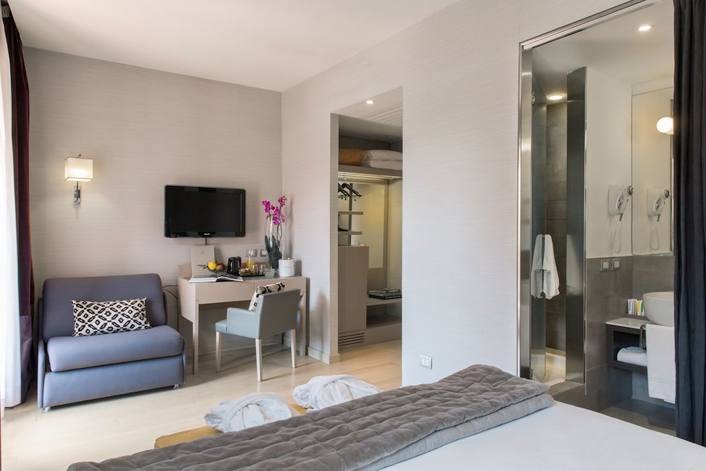 Deluxe Double or Twin Room with Terrace, City View photo 1