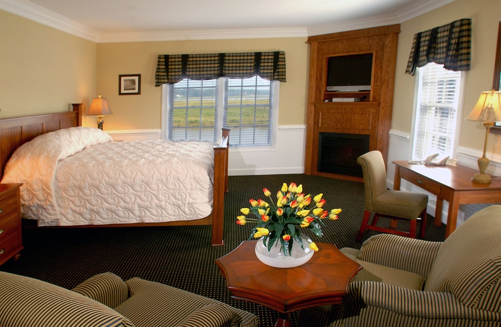 Deluxe Room, 1 King Bed - Photo 4