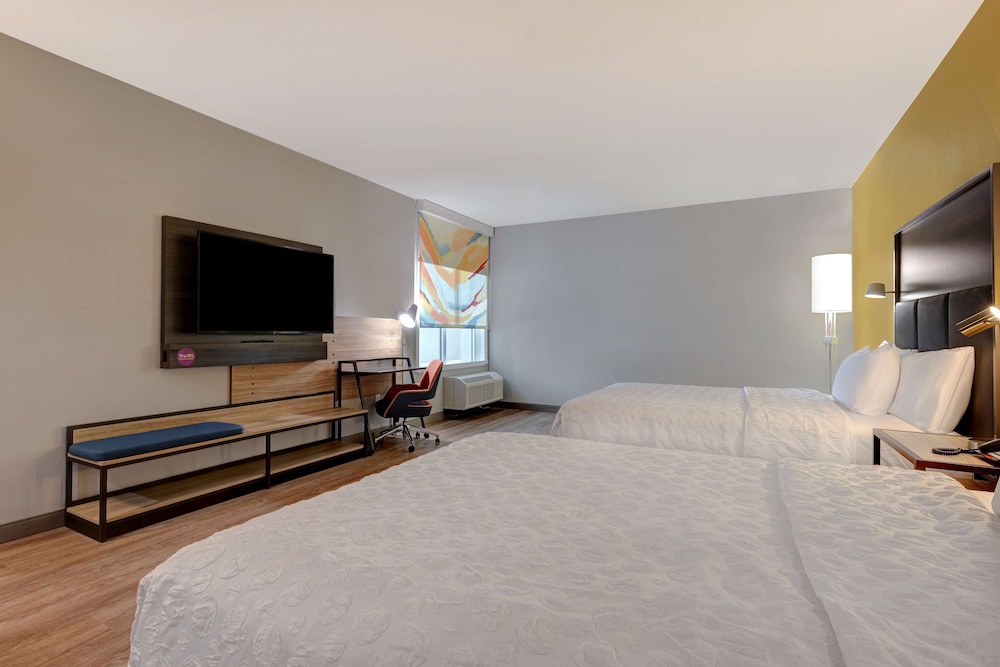 Room, 2 Queen Beds, Accessible, Bathtub (Mobility & Hearing) - Photo 3