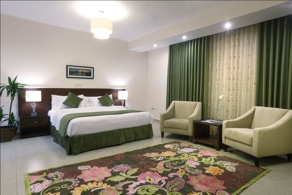 Executive Suite, City View photo 2