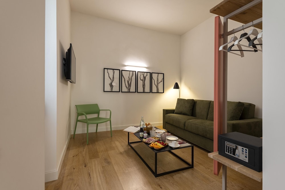 Studio Suite photo 2