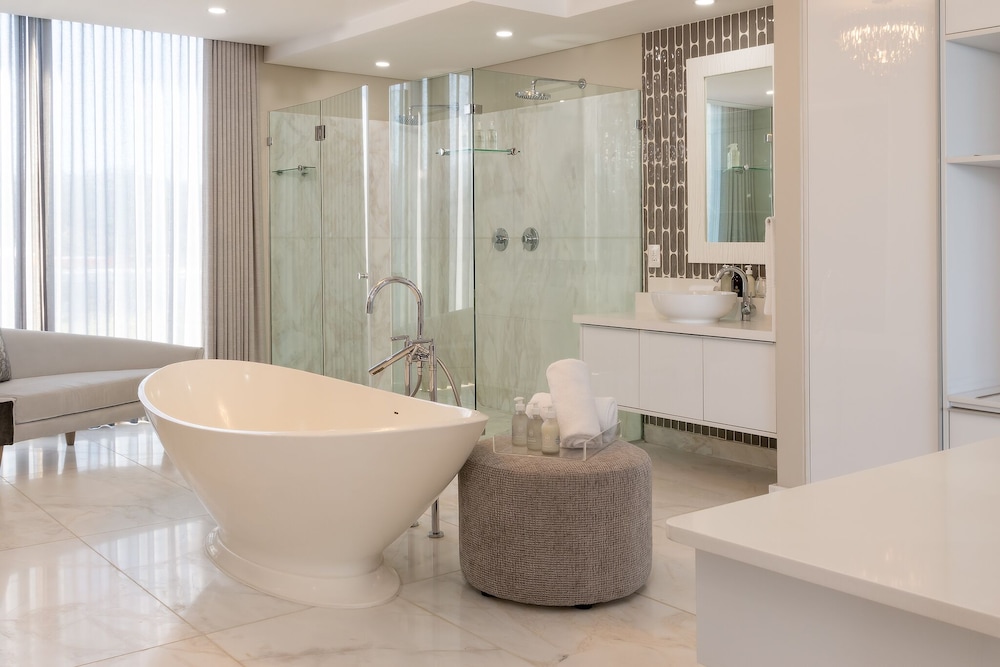 Superior Sea Facing Suite - Photo 5