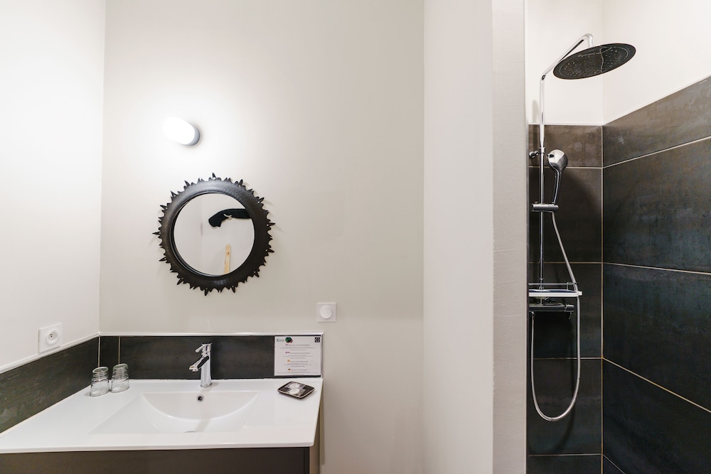 Deluxe Double Room, City View - Photo 11