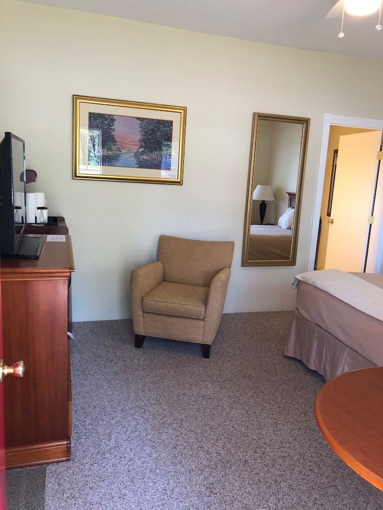Standard Room, 1 King Bed photo 1