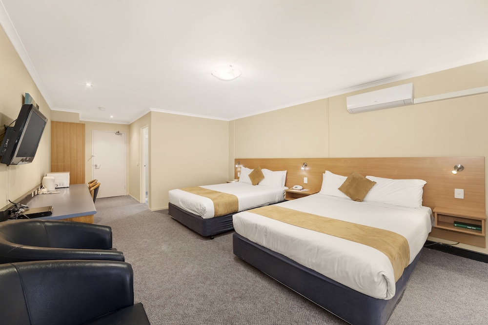 Twin Queen Room photo 3