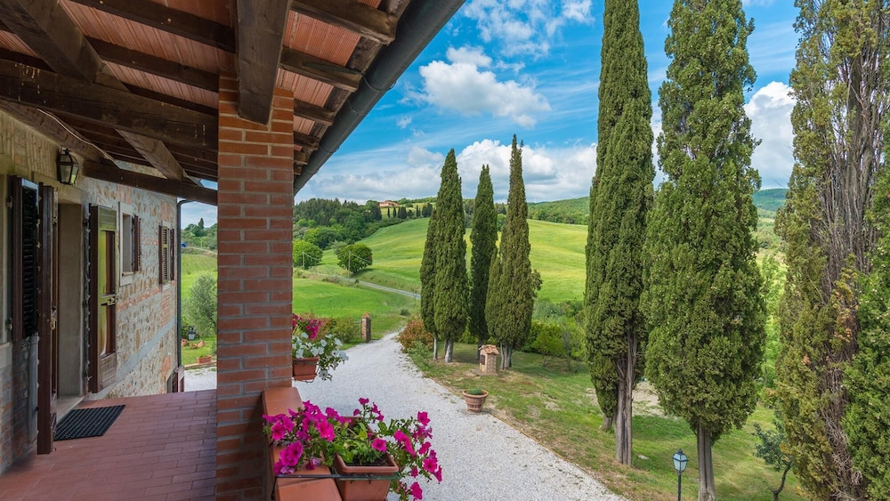 Villa photo 3