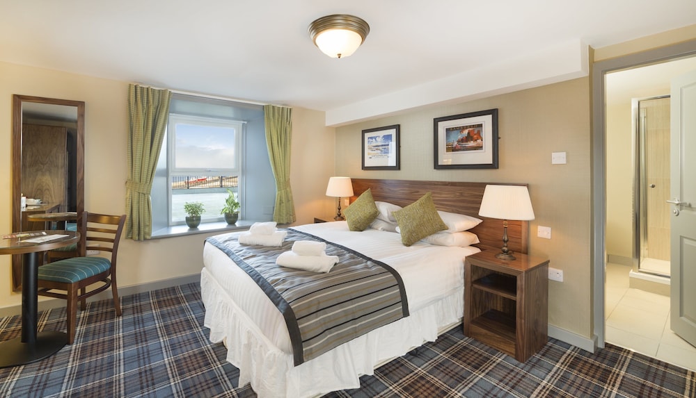 Double or Twin Sea View Room photo 1