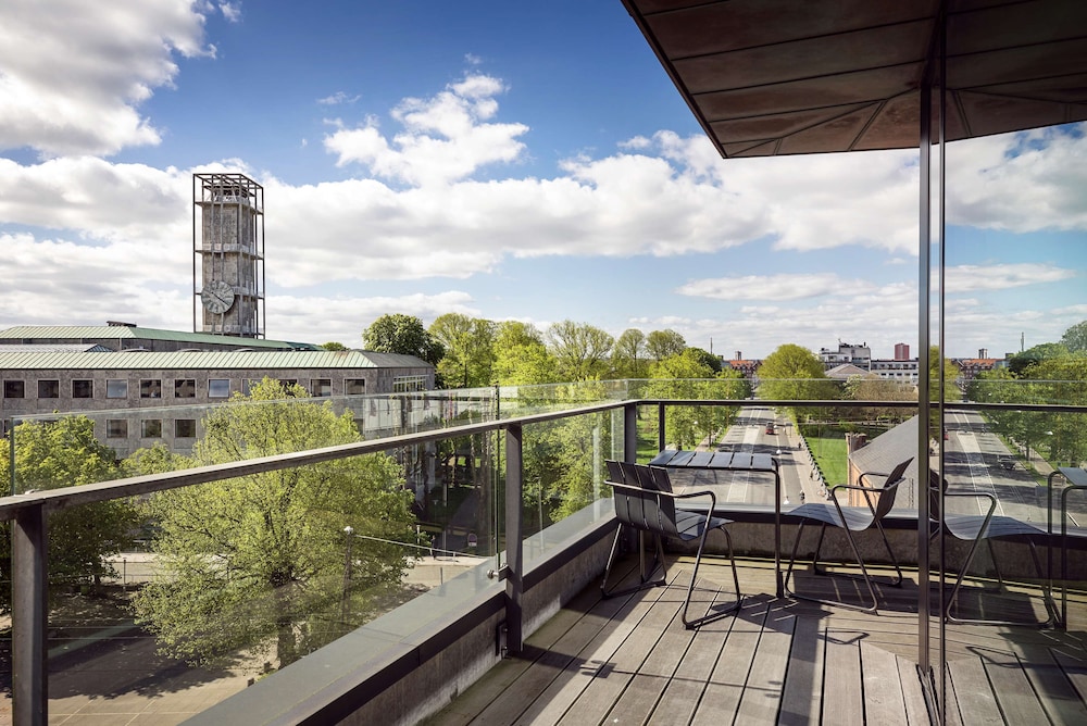 City Suite, City View - Photo 8